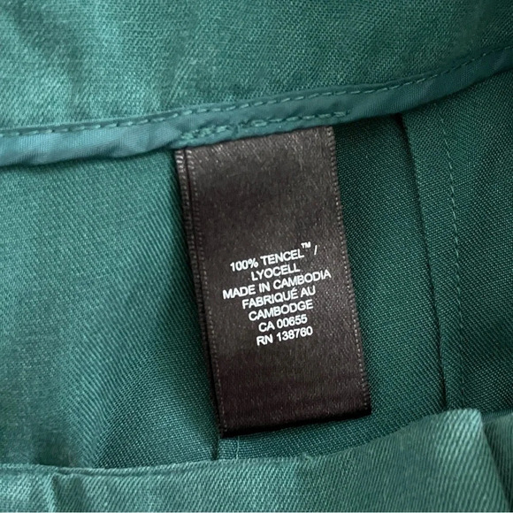 RW&CO Green High Rise Tencel Flowy Pleated Front Shorts - Picture 4 of 6